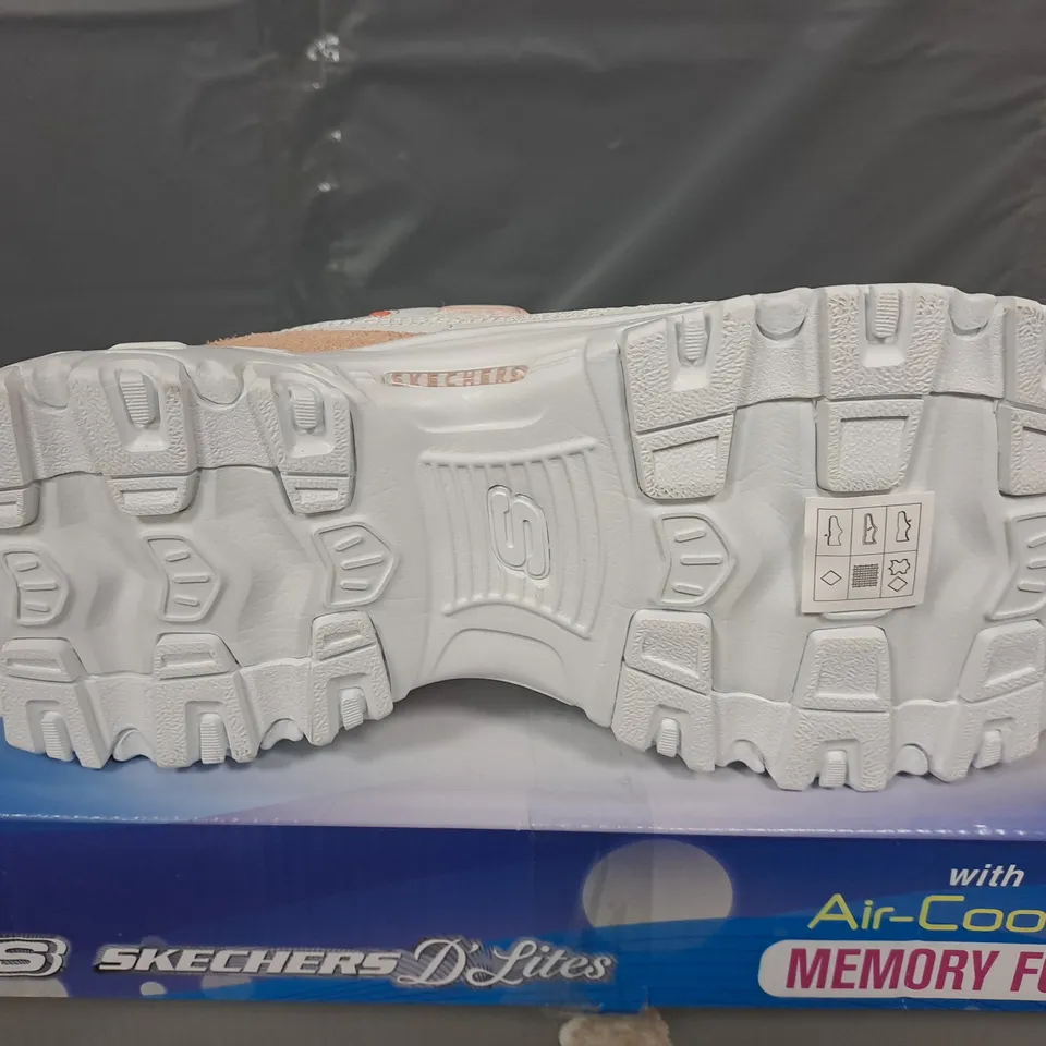 BOXED PAIR OF SKECHERS D'LITES TRAINERS IN WHITE/PINK - UK 7