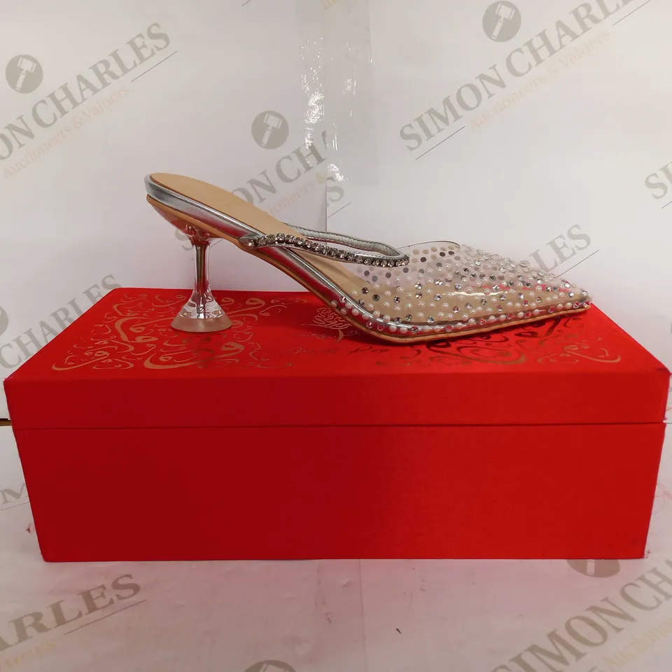 MERYEM SAIDI HEELED SANDAL WITH CLEAR FEET COVER - EU 38