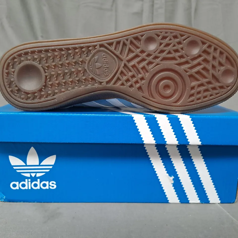 BOXED PAIR OF ADIDAS HANDBALL SPEZIAL IN BLUE/WHITE UK SIZE 6