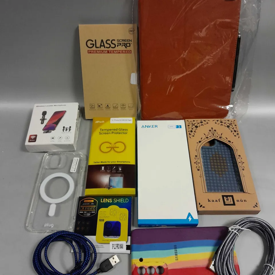APPROXIMATELY 20 ASSORTED SMARTPHONE/TABLET ACCESSORIES TO INCLUDE PROTECTIVE CASES, CHARGING CABLES, SCREEN PROTECTORS ETC