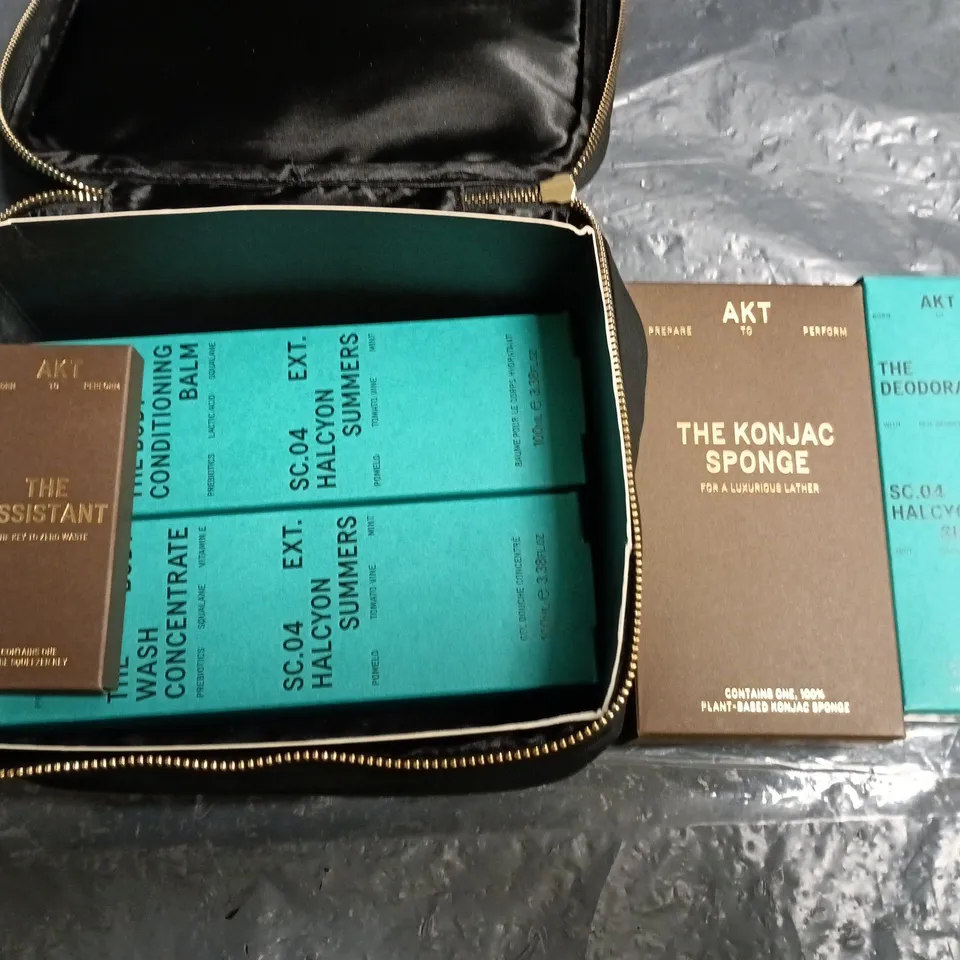 AKT THE ENSEMBLE 5-PIECE BEAUTY SET 