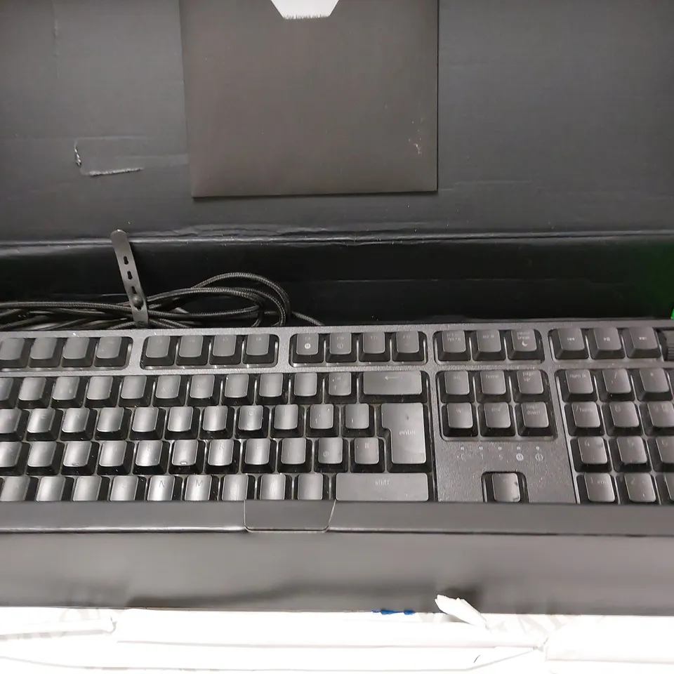 RAZOR ORNATA MECHA-MEMBRANE GAMING KEYBOARD