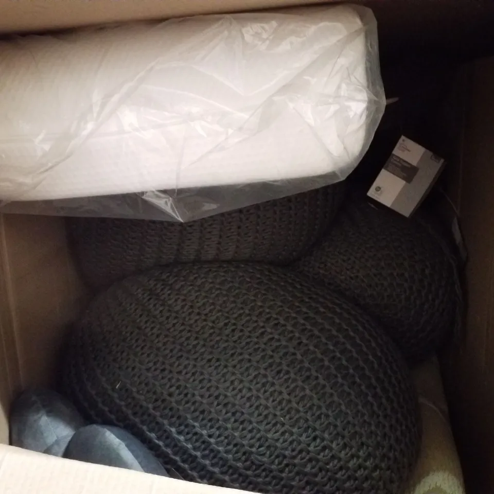 PALLET OF 2 BOXES CONTAINING ASSORTED PRODUCTS INCLUDING CUSHIONS, BEAN BAGS & MATS