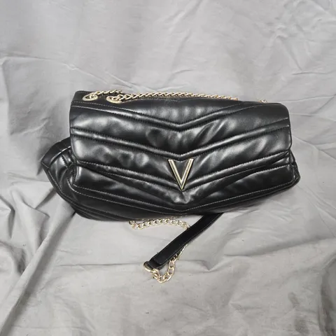 BLACK LEATHER SHOULDER BAG WITH CHEVRON STITCHING AND CHAIN STRAP (MARIO VALENTINO)
