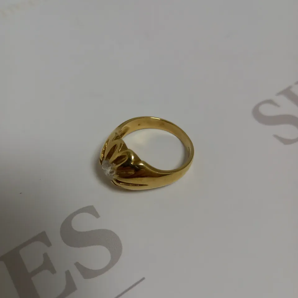 DESIGNER 18CT YELLOW GOLD GENT'S RING SET WITH A DIAMOND WEIGHING +-0.90CT
