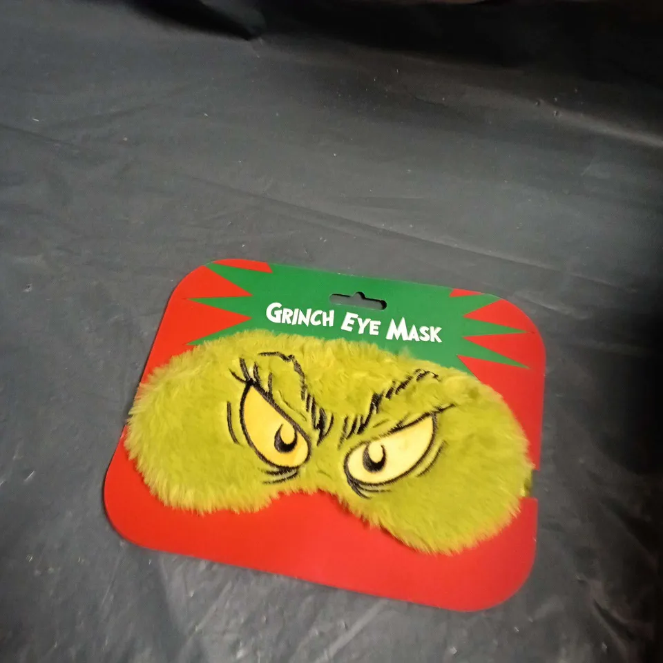 APPROXIMATELY 8 ASSORTED HEALTH AND BEAUTY ITEMS INCLUDING LUX COVE WRINKLE REDUCER AND GRINCH EYE MASK 