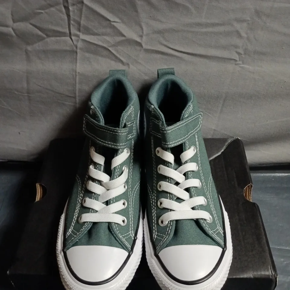 BOXED PAIR OF CONVERSE KIDS GREEN HIGH-TOP SNEAKERS UK SIZE 2 