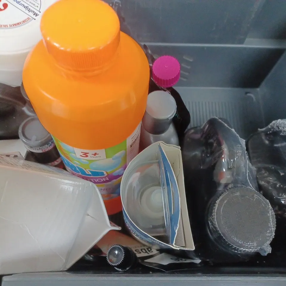 APPROXIMATELY 10 ASSORTED HOUSEHOLD ITEMS TO INCLUDE BRASS & COPPER POLISH, FUNEPOXY HARDENER, ETC - COLLECTION ONLY