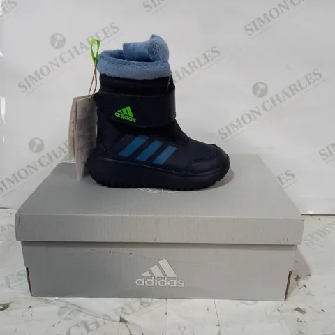 BOXED PAIR OF ADIDAS WINTERPLAY 1 CHILDREN'S SHOES IN NAVY/BLE/GREEN UK SIZE 7