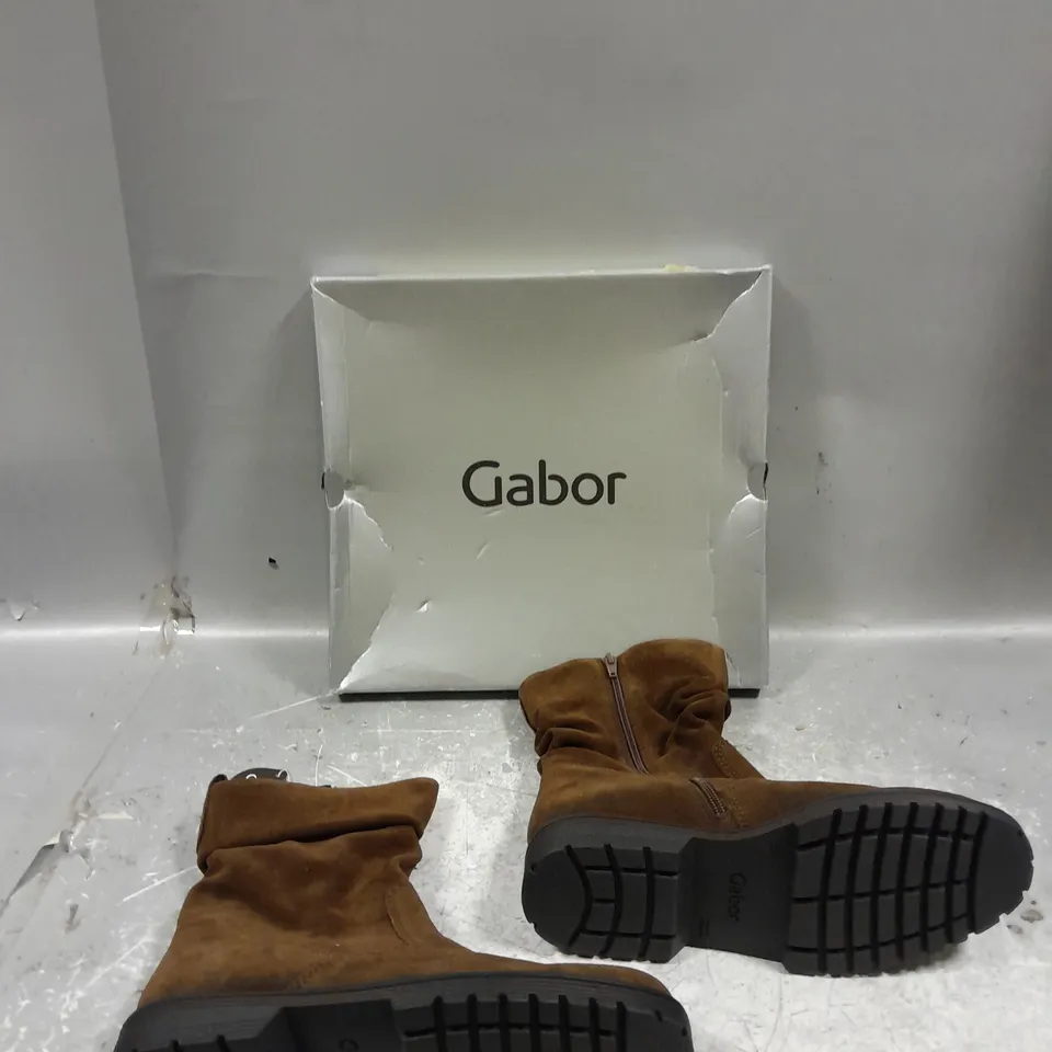 BOXED PAIR OF GABOR DREAMVELOUR WHISKY BOOTS UK 6 