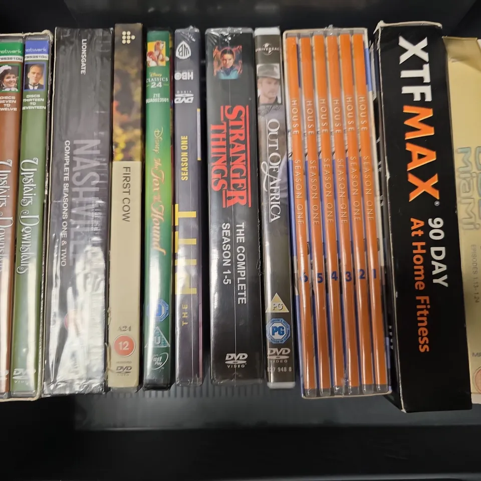 APPROXIMATELY 10 ASSORTED DVDS TO INCLUDE HOUSE BOXSET, OUT OF AFRICA, NASHVILLE BOXSET, ETC