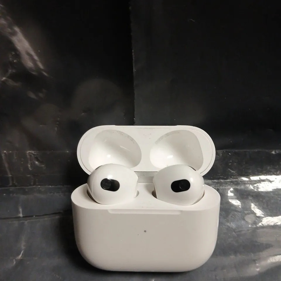 WIRELESS EARBUDS IN CHARGING CASE – APPLE AIRPOD STYLE