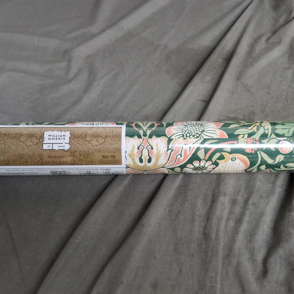 WILLIAM MORRIS WALLPAPER ROLL – FLORAL WALLCOVERING