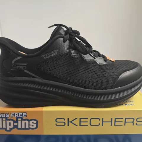 BOXED PAIR OF SKECHERS SLIP-INS SHOES β BLACK, UK 9.5