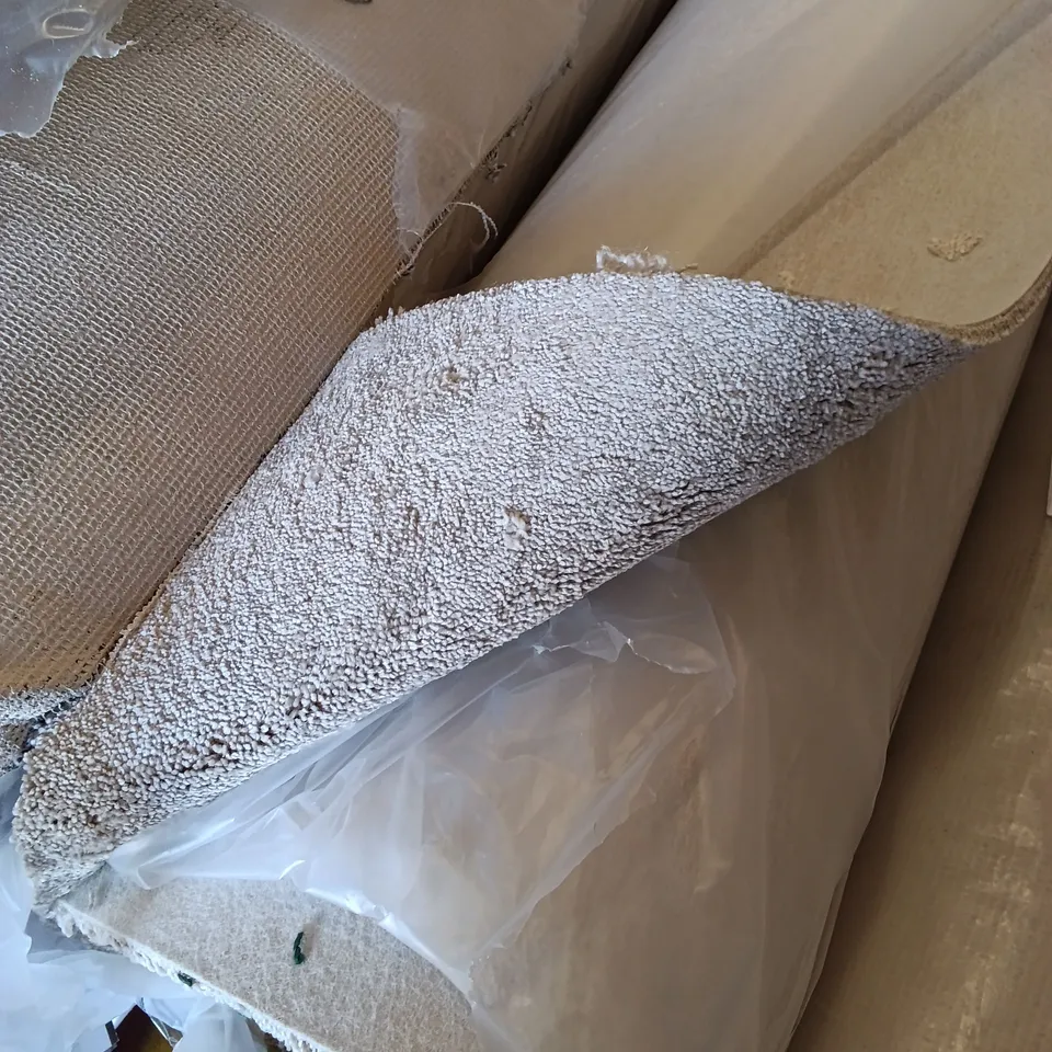ROLL OF QUALITY CRESENT CARPET // APPROX SIZE: 4.00 X 4.03m