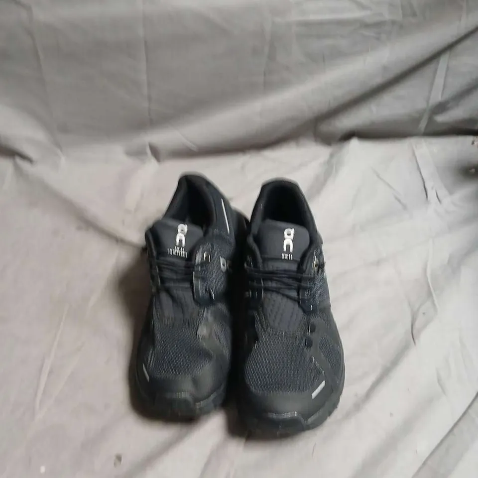 ON RUNNING TRAINERS – BLACK - SIZE UK 3.5
