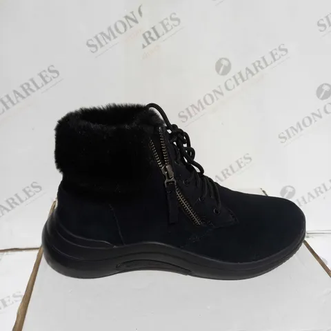 SKECHERS ON-THE-GO MIDTOWN GOODNATURED SUEDE LACE UP CHUGGA BOOT - BLACK - UK 5.5