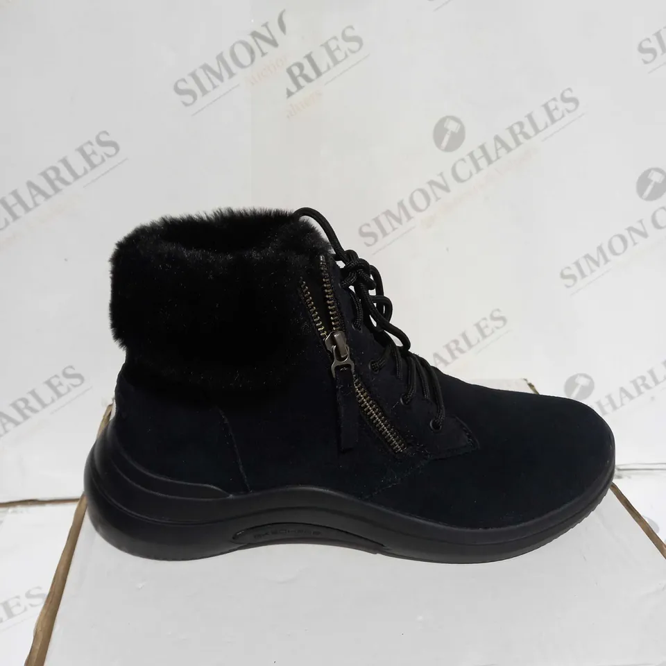 SKECHERS ON-THE-GO MIDTOWN GOODNATURED SUEDE LACE UP CHUGGA BOOT - BLACK - UK 5.5