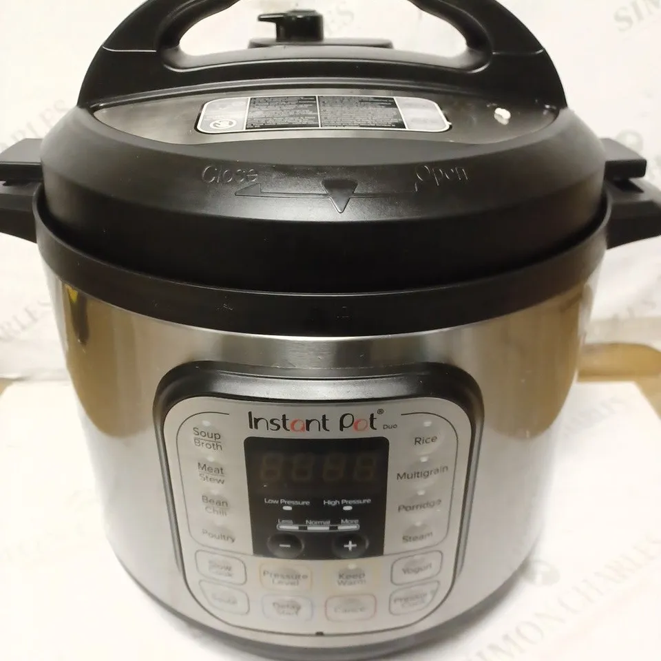 INSTANT POT DUO PRESSURE COOKER