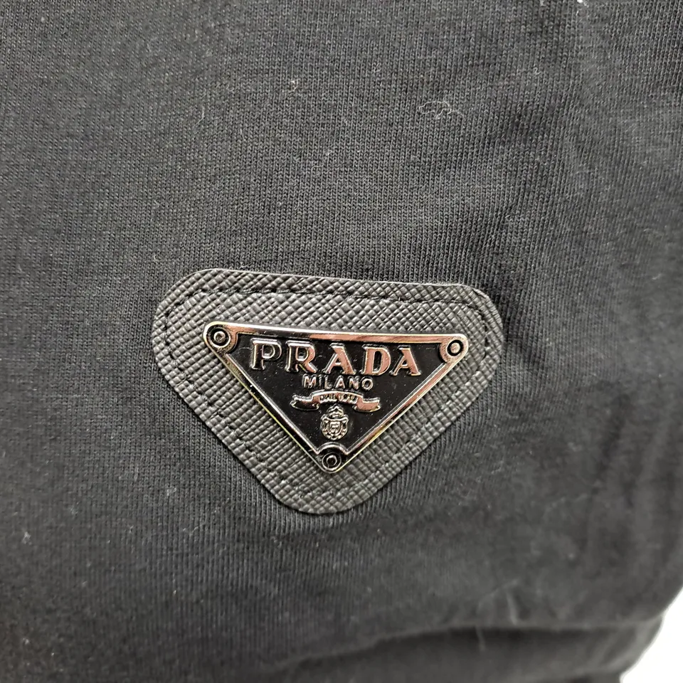 PRADA BLACK CREW NECK T-SHIRT - L