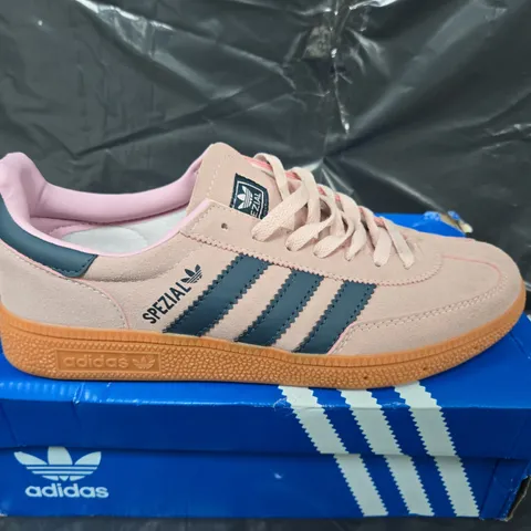 BOXED PAIR OF ADIDAS HANDBALL SPEZIAL SNEAKERS IN PINK - UK 7.5