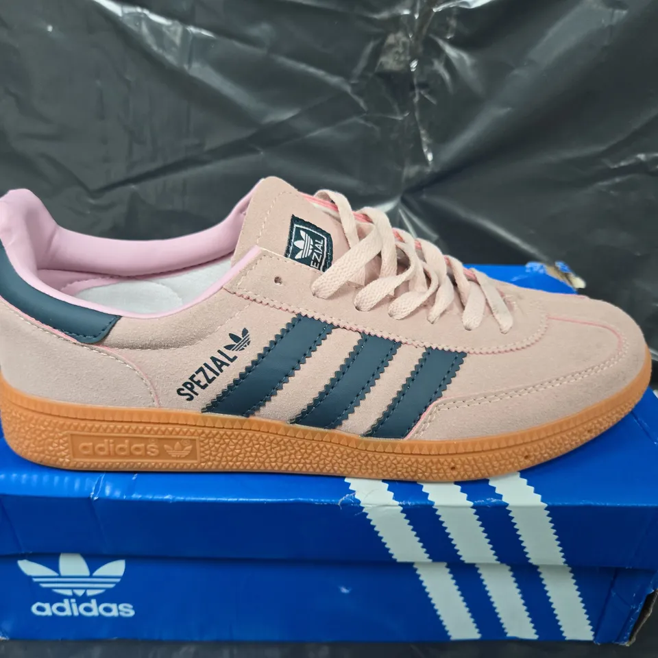 BOXED PAIR OF ADIDAS HANDBALL SPEZIAL SNEAKERS IN PINK - UK 7.5