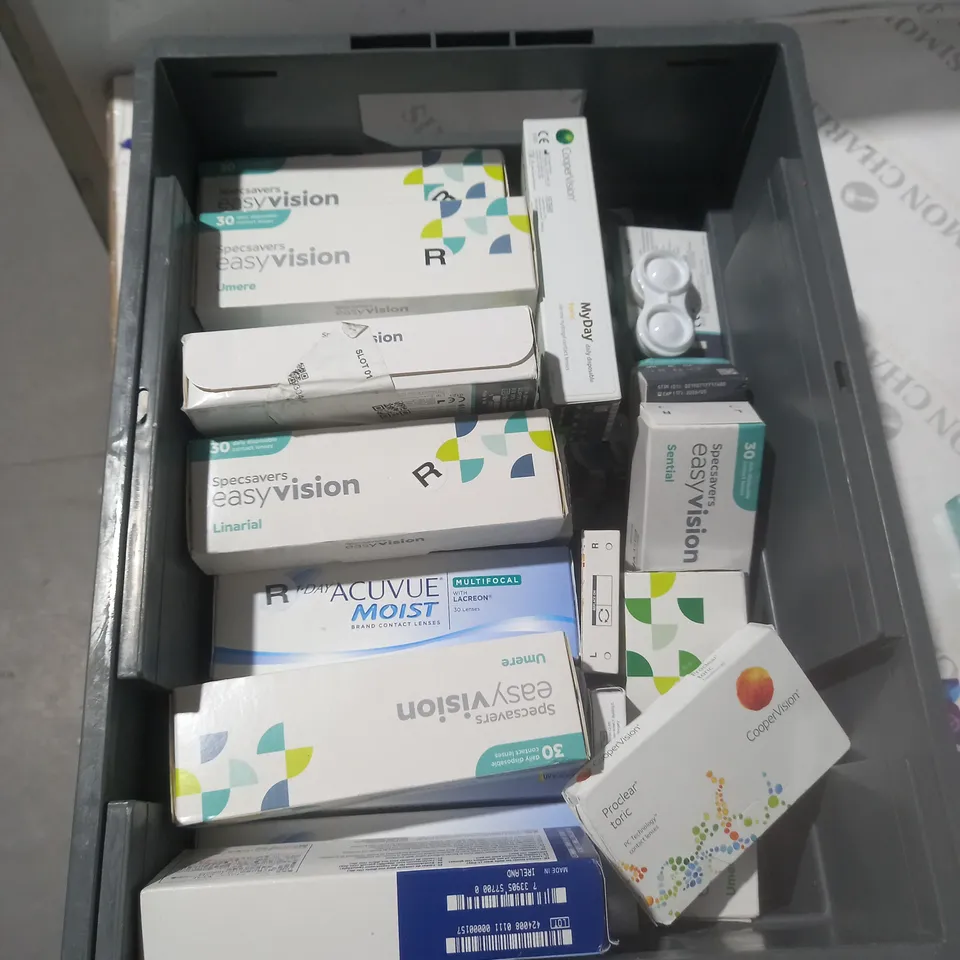 BOX OF ASSORTED CONTACT LENSES TO INCLUDE EVERCLEAR, EASY VISION AND ACUVUE MOIST