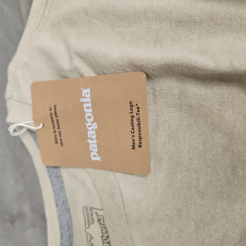 PATAGONIA MEN'S LOGO TEE – BEIGE COTTON T-SHIRT
