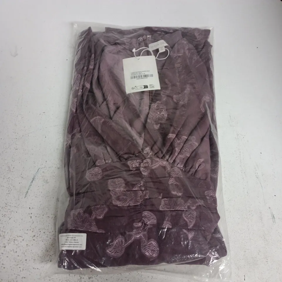 BAGGED MAYA DELUXE V-NECK BLOUSON SLEEVE MAXI DRESS WITH SPLIT IN PURPLE - SIZE 18