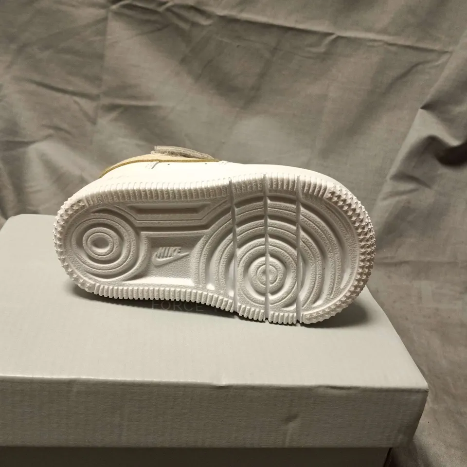 NIKE INFANTS' WHITE SNEAKERS WITH BEIGE SWOOSH – UK INFANT SIZE 4.5