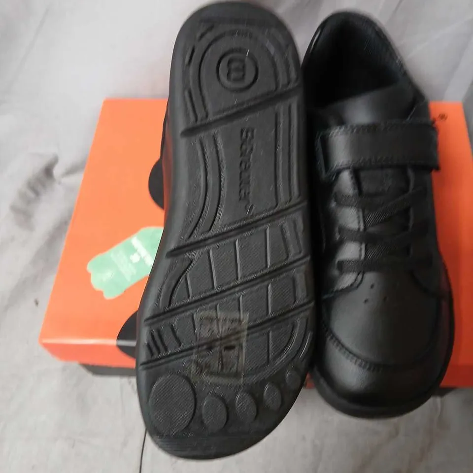 B GREATER HENSON BLACK LEATHER SNEAKERS – UK 2 (EU 34) 