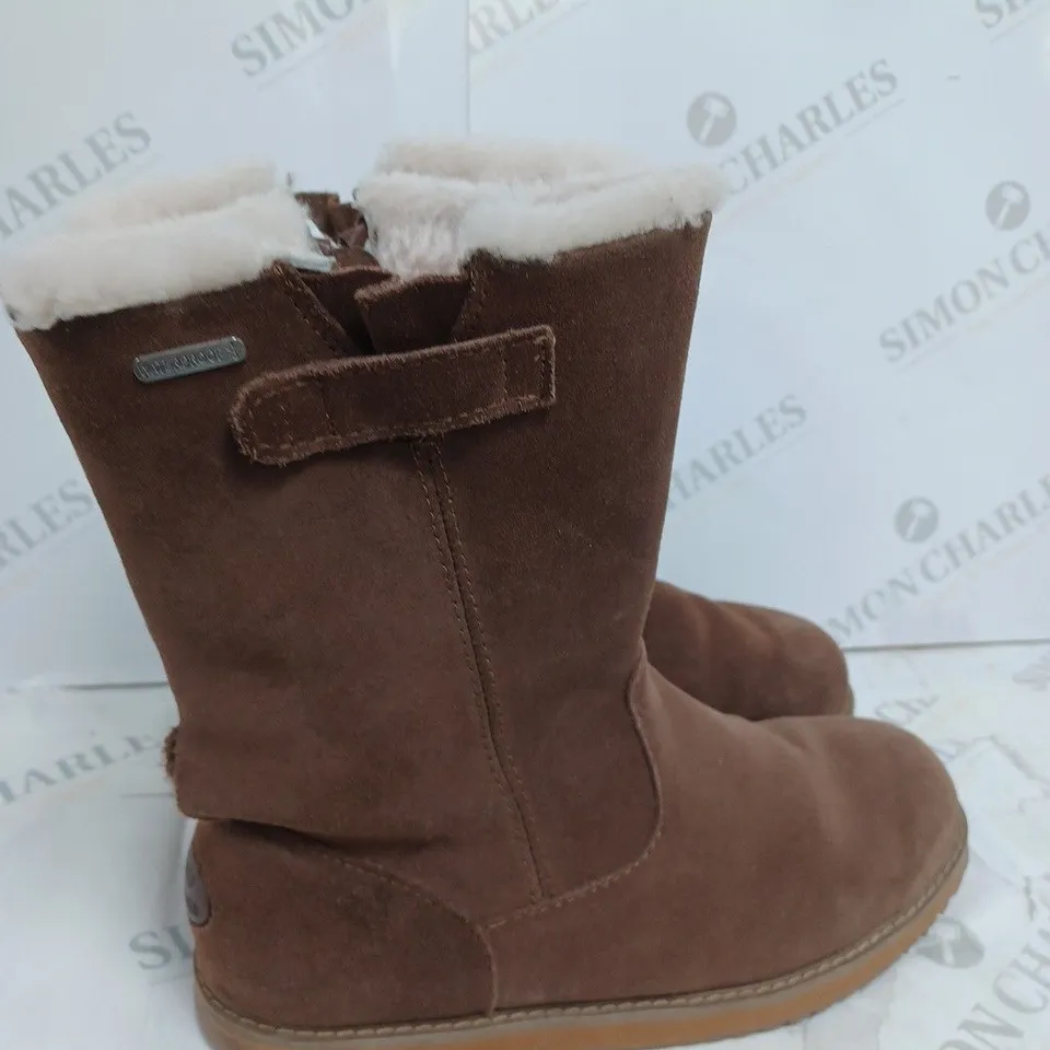 EMU AUSTRAILIA ELECTRA BOOTS - OAK - SIZE 8