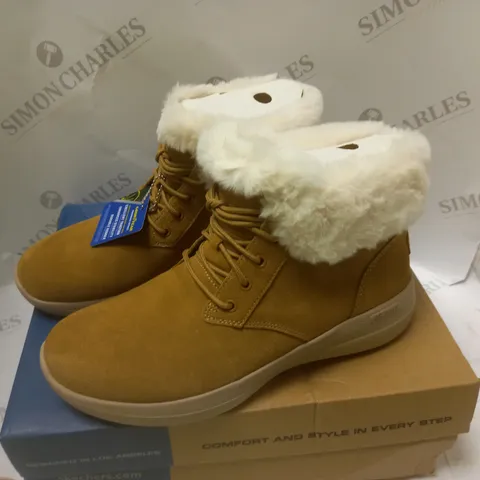 BOXED SKETCHERS PERFOMANCE CHESNUT - SIZE 6