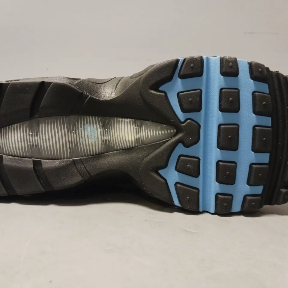 BOXED PAIR OF NIKE AIR MAX 95 SHOES IN GREYSCALE UK SIZE 10.5