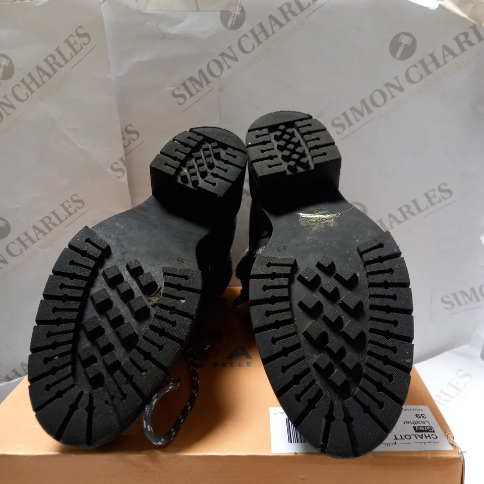 MODA HIKING BOOT SIZE 6