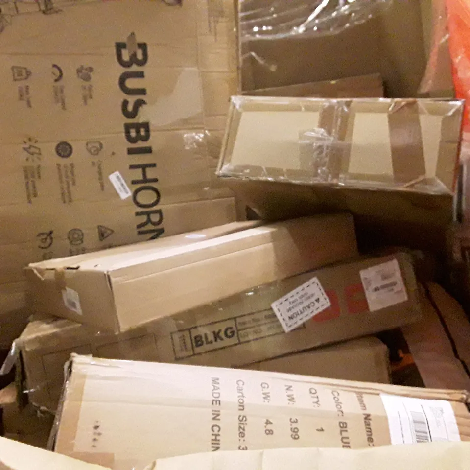 PALLET OF ASSORTED PRODUCTS INCLUDING TOILET SEAT, PILLOWS, MULTI-PURPOSE ELECTRIC BAKING TRAY, DANCE MAT, RHINOSPORT PULL UP BAR