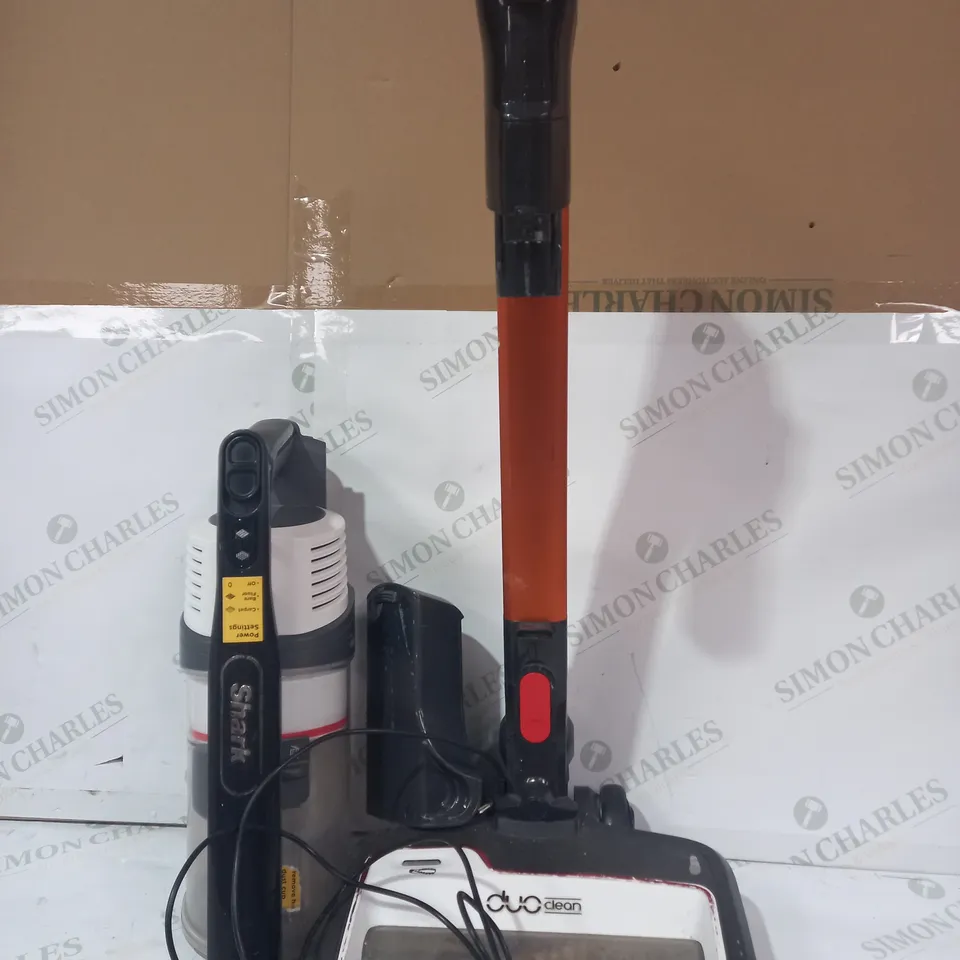 SHARK CLASSIC ANTI HAIR WRAP CORDLESS VACUUM IZ201UK