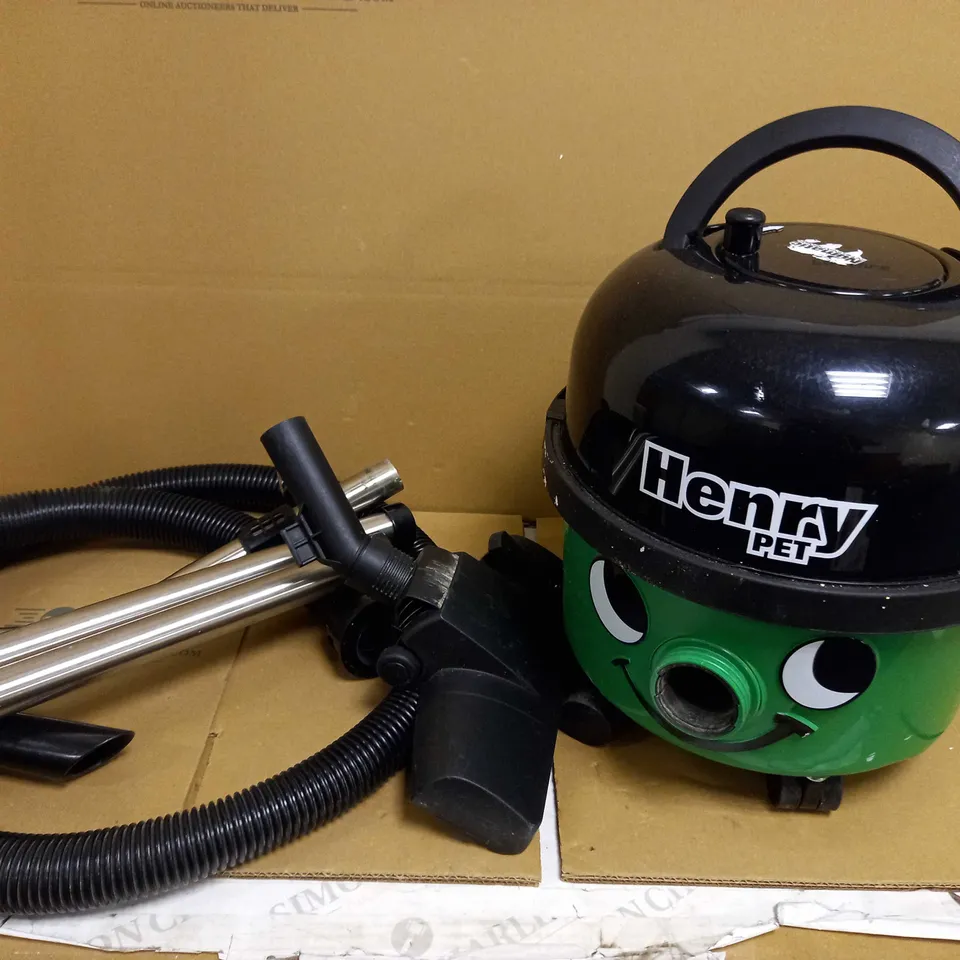 HENRY PET PET200 BAGGED CYLINDER VACUUM