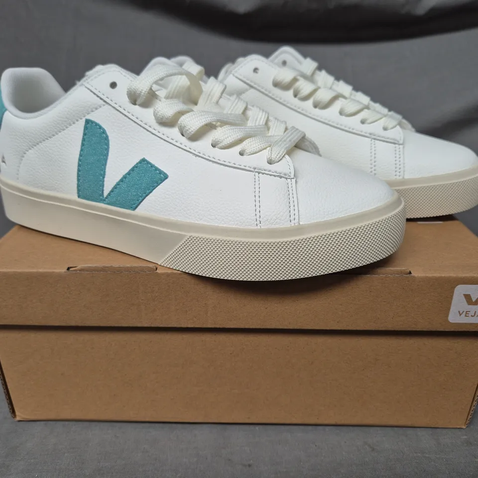 BOXED PAIR OF VEJA SHOES IN WHITE/GREEN UK SIZE 6.5