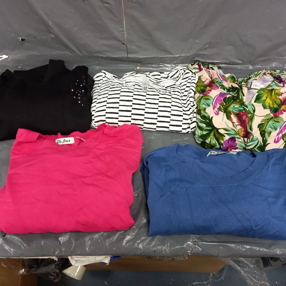 BOX OF APPROXIMATELY 15 ASSORTED PIECES OF CLOTHING IN VARIOUS STYLES, SIZES, AND BRANDS 
