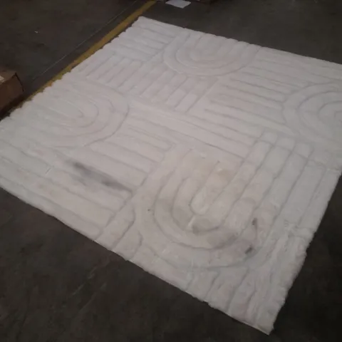 QUALITY DESIGNER AREA RUG APPROXIMATELY 200×200CM