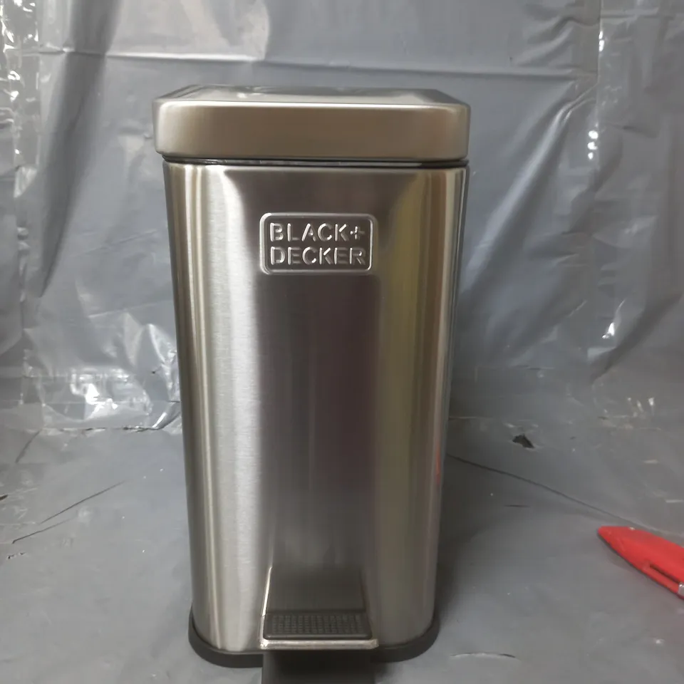 BLACK & DECKER 5L SLIMLINE SOFT CLOSE PEDAL BIN