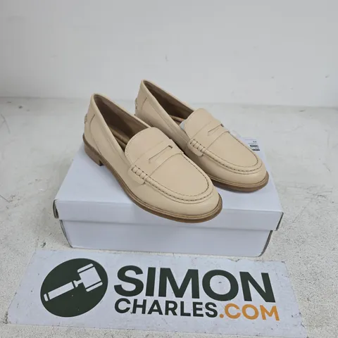 SHOON BEIGE LEATHER CLASSIC LOAFER SIZE 6