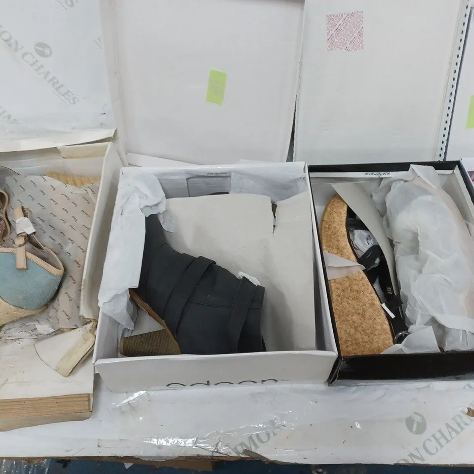 LARGE BOX OF APPROXIMATELY 10 ASSORTED BOXED AND UNBOXED SHOES TO INCLUDE BOOTS AND HEELS ETC.