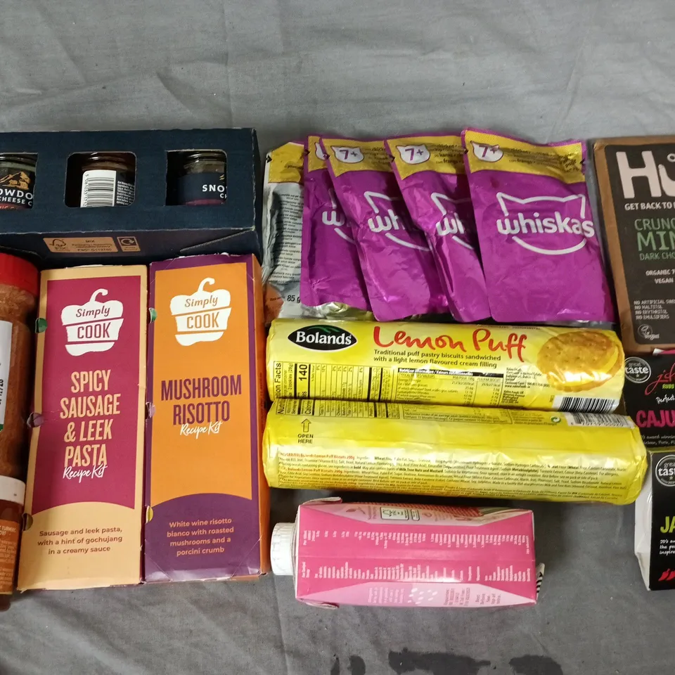 LOT OF APPROXIMATELY 23 ASSORTED FOOD ITEMS TO INCLUDE SALAD DRESSING, JUST BEE HONEY AND LEMON PUFFS