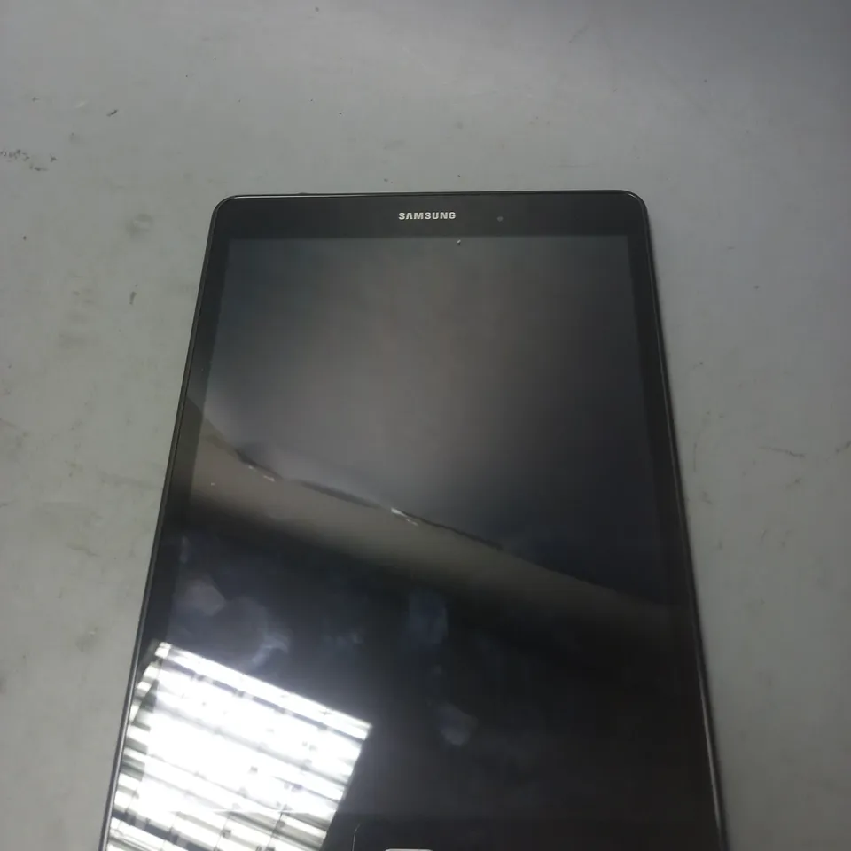SAMSUNG GALAXY TABLET - DOES NOT POWER ON