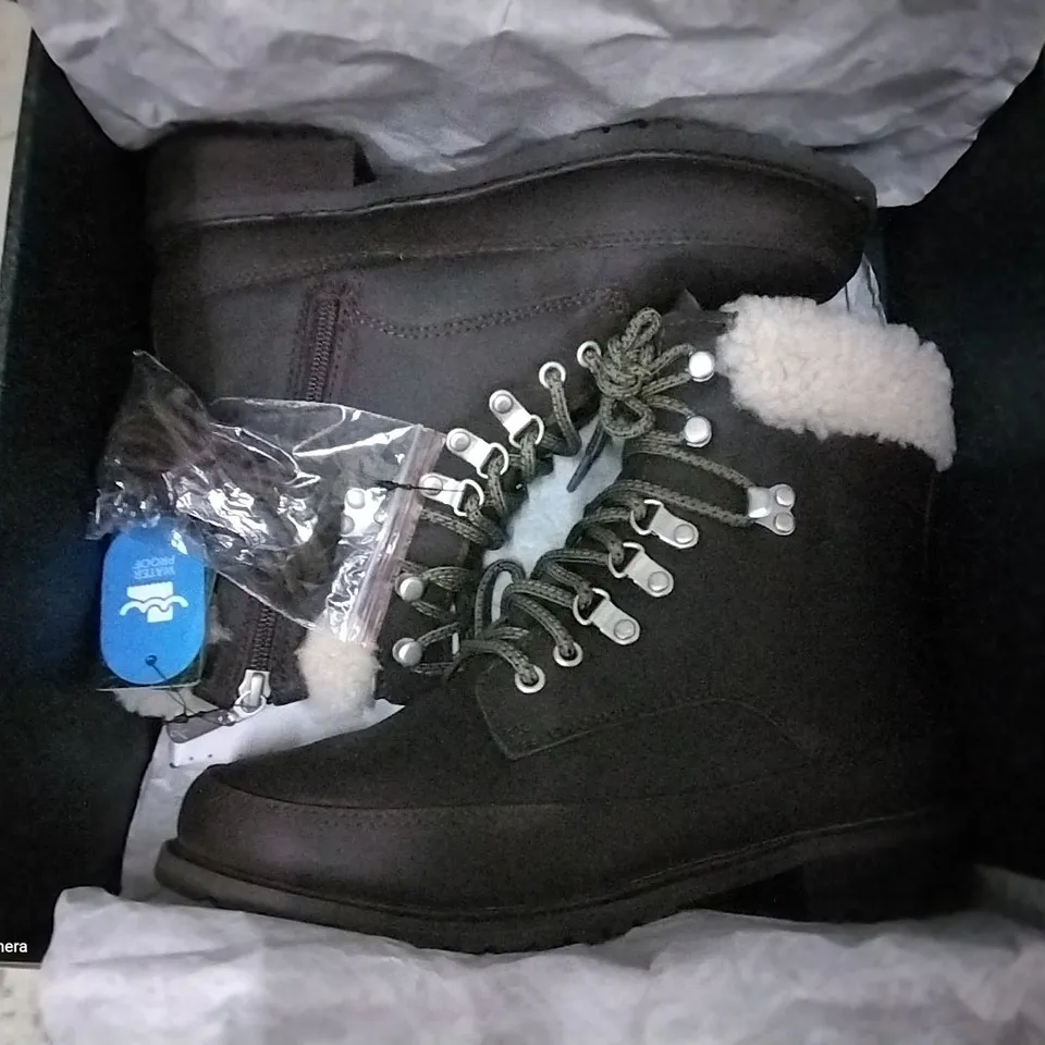 3 EMU AUSTRALIA SHOE BOXES CONTAINING OKAB ESPRESSO WATERPROOD BOOTS SIZE 6