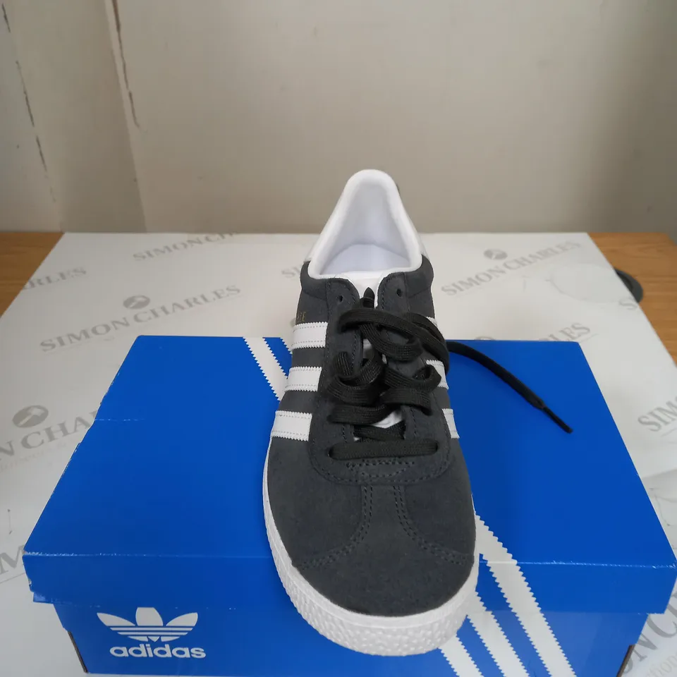 BOXED ADIDAS ORIGINAL GAZELLE TRAINERS SIZE 4    
