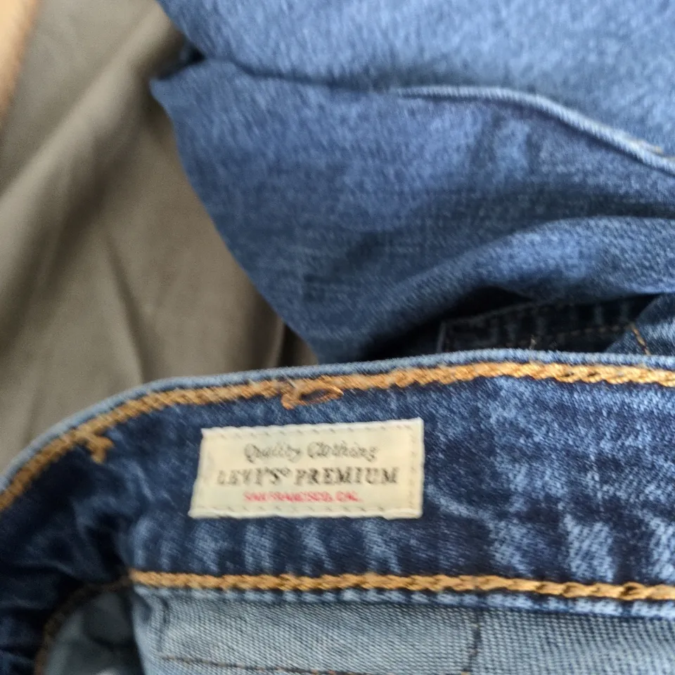 LEVI'S 72B HIGH RISE WIDE-LEG JEANS – UK 32