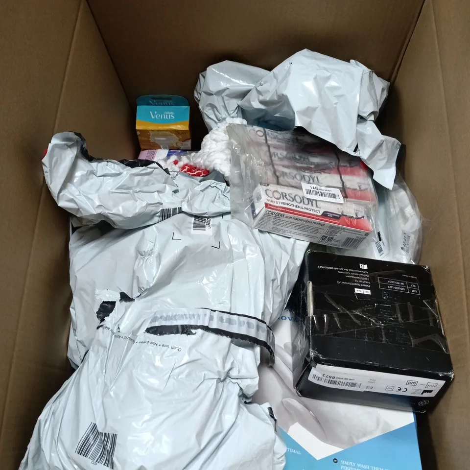 BOX OF APPROXIMATELY 15 ASSORTED ITEMS INCLUDING CORSODYL TOOTHPASTE , GILLETTE VENUS BLADES AND BATH BOMBS